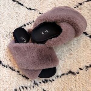 ROAM Women's Cozy Mauve Fur Slippers